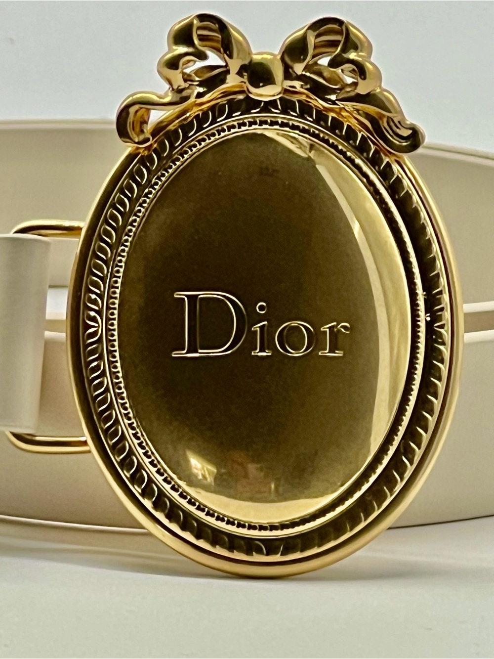 Christian Dior Medaillon Belt Craie Smooth Calfskin Size 37.5inches - Picture 6 of 7